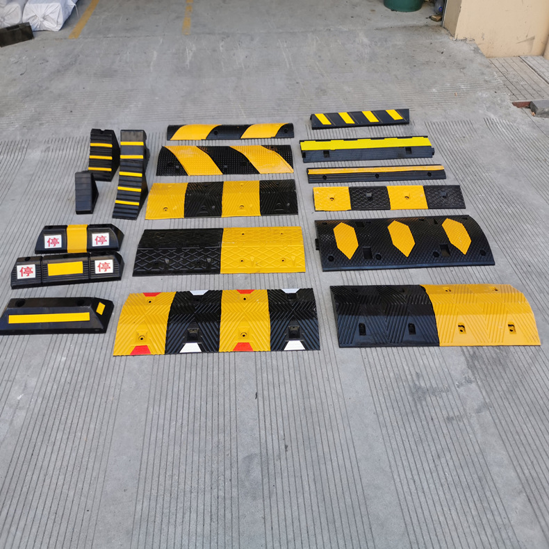 Rubber deceleration belt herringbone automobile highway slope underground garage buffer belt road traffic facilities deceleration ridge