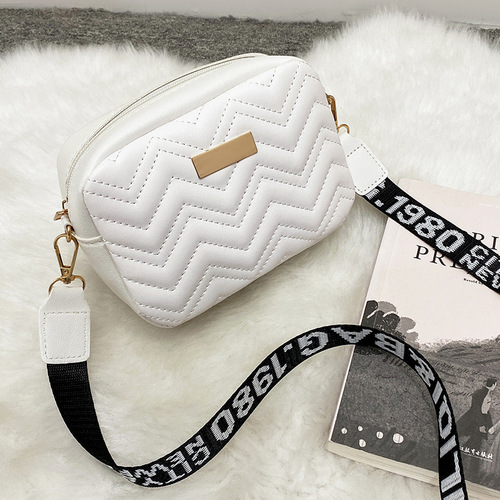 Embroidered shoulder strap crossbody bag  ladies bags foreign trade bags for women Korean style wave pattern embroidered small square bag