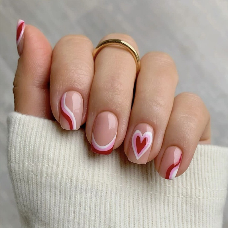 [Valentine's Day] Short Glossy Heart-Shaped Press-On Nails, Versatile Striped Sweet Style, 24 Pieces of Fake Nails