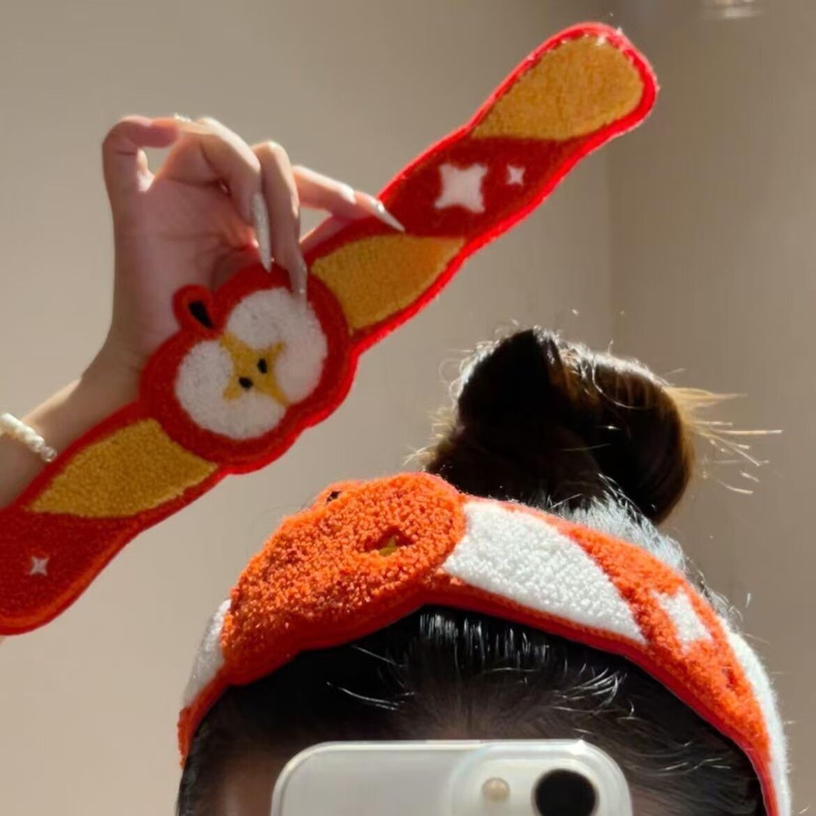 Cute cartoon plush headband, sweet and youthful, perfect for everyday wear and photoshoots, with a Velcro closure for securing stray hairs