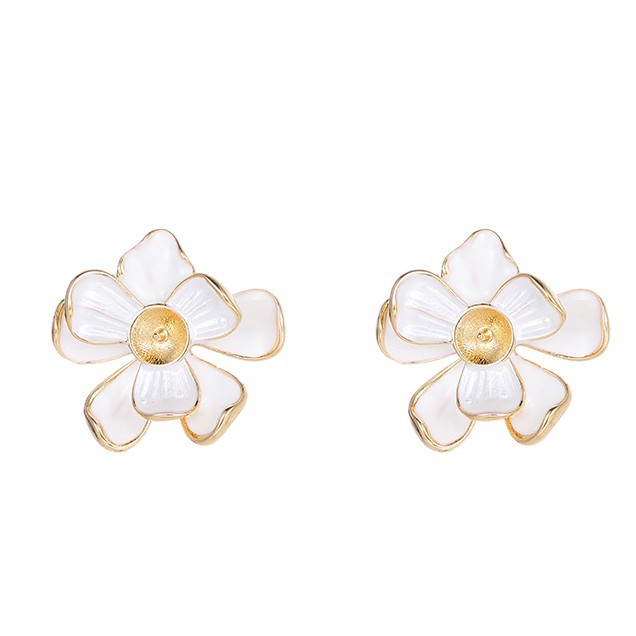 elegant earrings from pearl