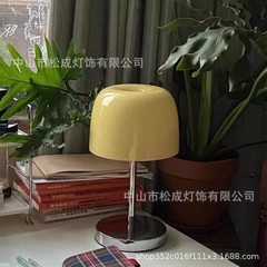 北欧ガラスクリエイティブシンプルなデザイナー寝室ベッドサイドランプ装飾高級insきのこスタンドナイトライト