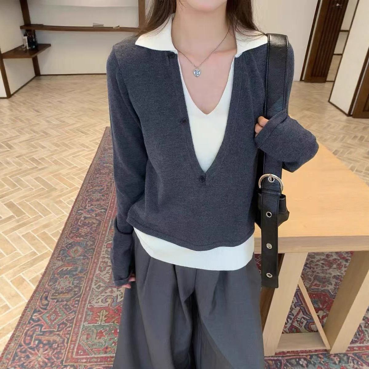拼接假两件羊毛针织衫女秋冬新款撞色V领打底衫翻领上衣