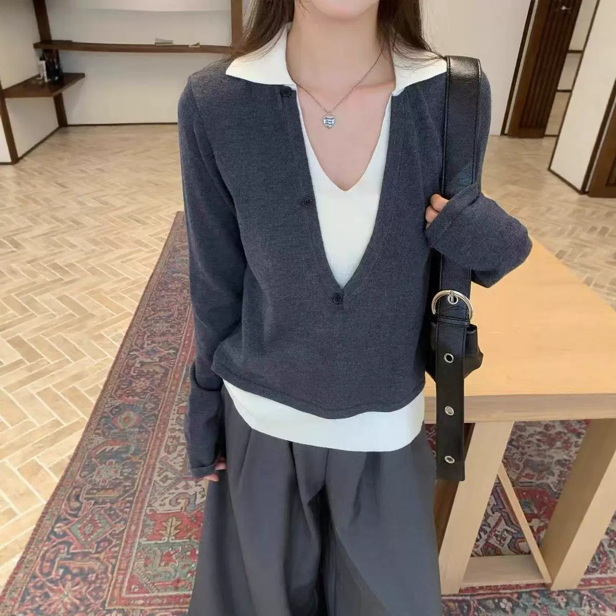 拼接假两件羊毛针织衫女秋冬新款撞色V领打底衫翻领上衣