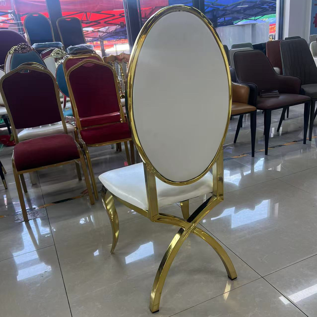 Sillas de banquete de restaurante de lujo ligero de estilo europeo sillas de comedor de acero inoxidable sillas de comedor caseras chapadas en oro