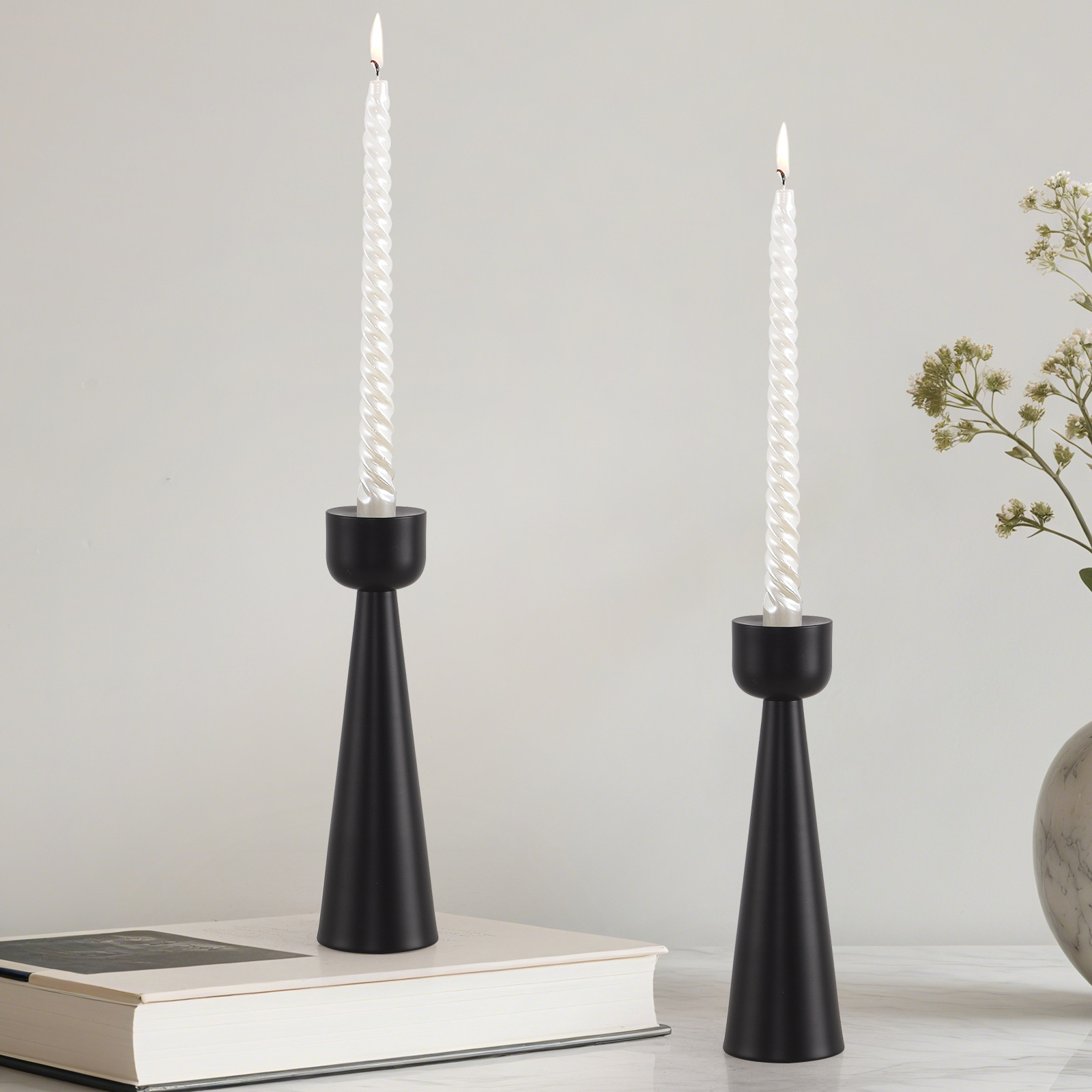 Candelabro de una sola cabeza de arte de hierro europeo transfronterizo Candelabro de una sola cabeza cónica Candelabro creativo Candelabro Decoración de la cena a la luz de las velas