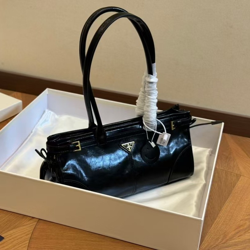 2024新款P家油蜡皮腋下包手提包单肩包真牛皮长手柄女包批发