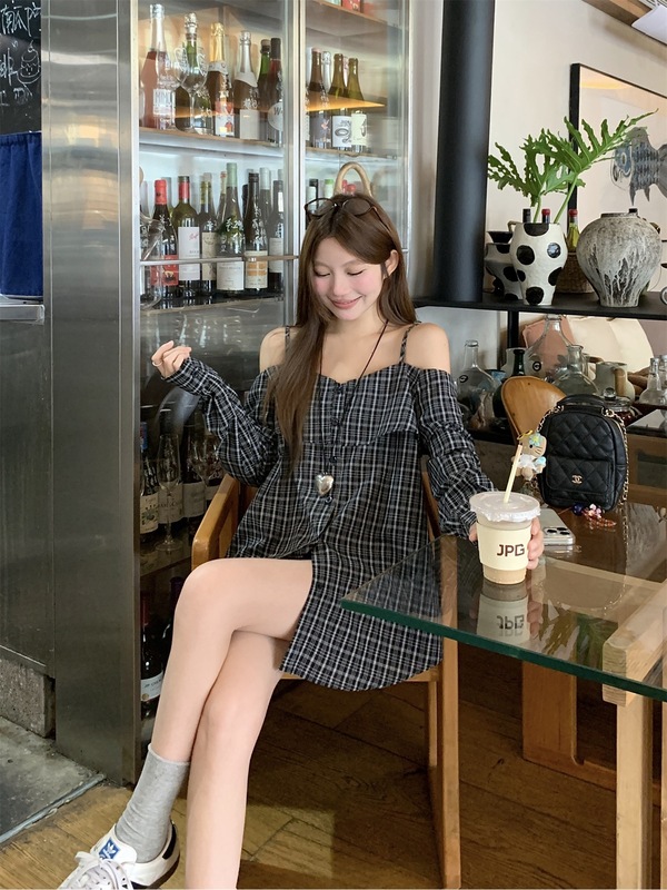 法式气质一字肩长袖衬衫女早秋季新款设计感小众纯欲辣妹露肩上衣|undefined