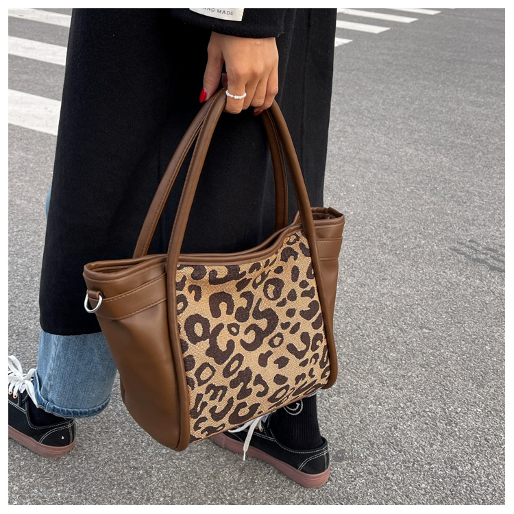 Largecapacity handbags 2021 new fashion leopardprint messenger sense singleshoulder portable tote bagpicture15
