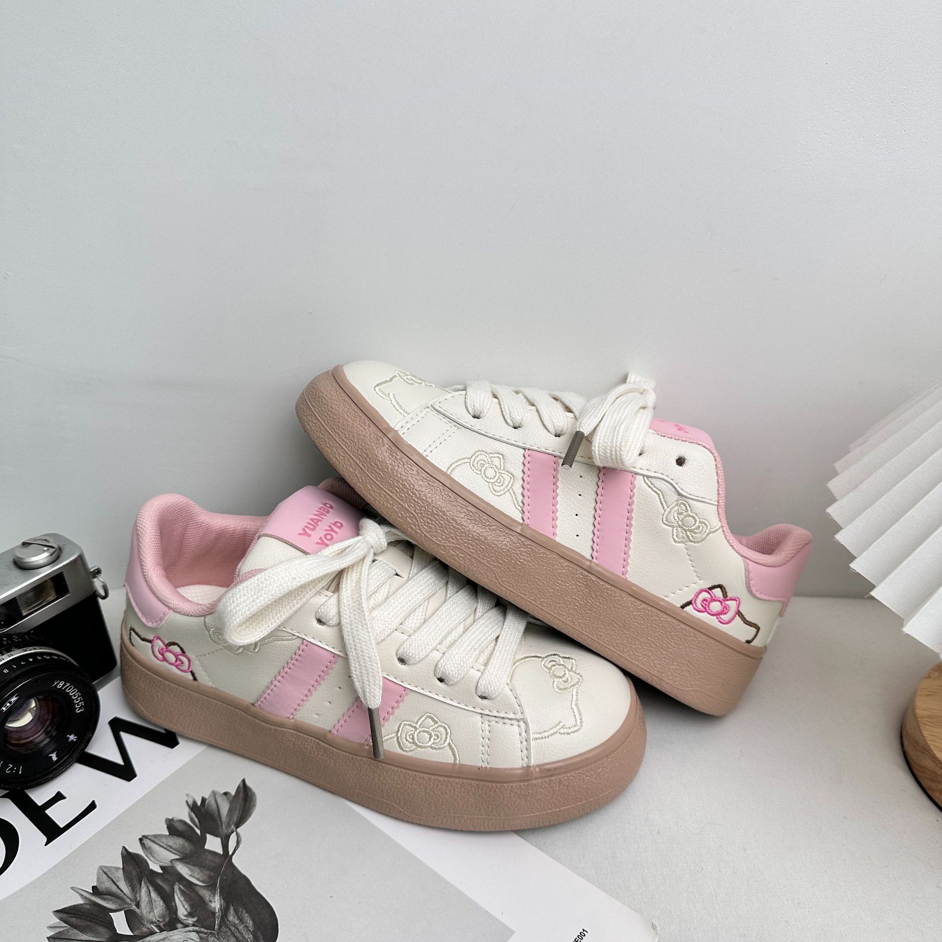 Yuanbo2025 primavera nueva variedad de zapatos de skate para estudiantes, zapatos de lienzo coreanos de Harajuku, zapatos de nicho, zapatos blancos