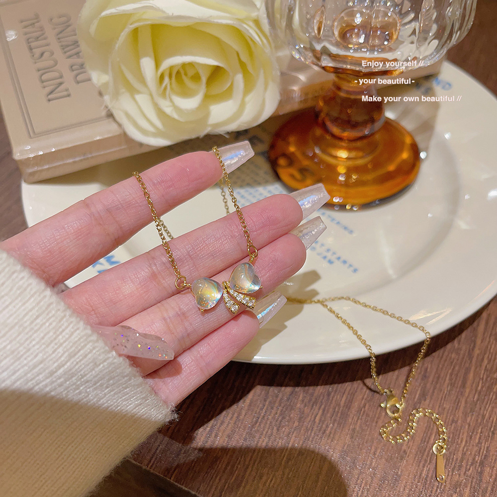 Collar de acero de titanio de estilo coreano, nicho de lujo accesible, colgante de diseño versátil, cadena de clavícula elegante de verano, accesorios que no se decoloran para mujer