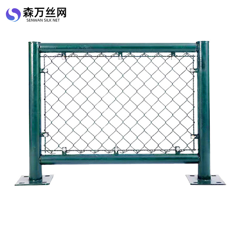 Cerca de la cancha de baloncesto de la escuela al aire libre, montaje en jaula, cerca de alambre de púas, cerca de aislamiento del techo, cerca de la cancha de tenis