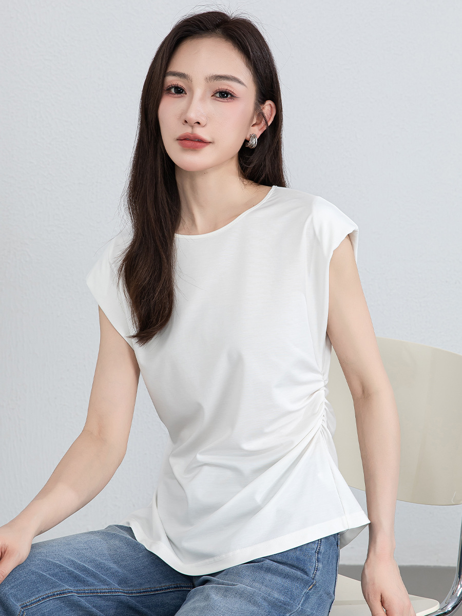Áo thun nữ không tay cổ tròn chất liệu tơ tằm dệt kim thiết kế xếp li bên hông tạo hiệu ứng thon gọn — màu đen