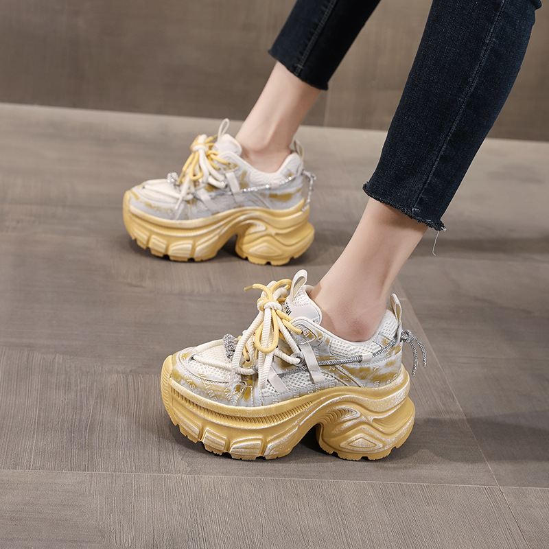 Giày sneaker nữ đế dày độn cao mặt lưới thoáng khí phong cách thể thao — Màu trắng