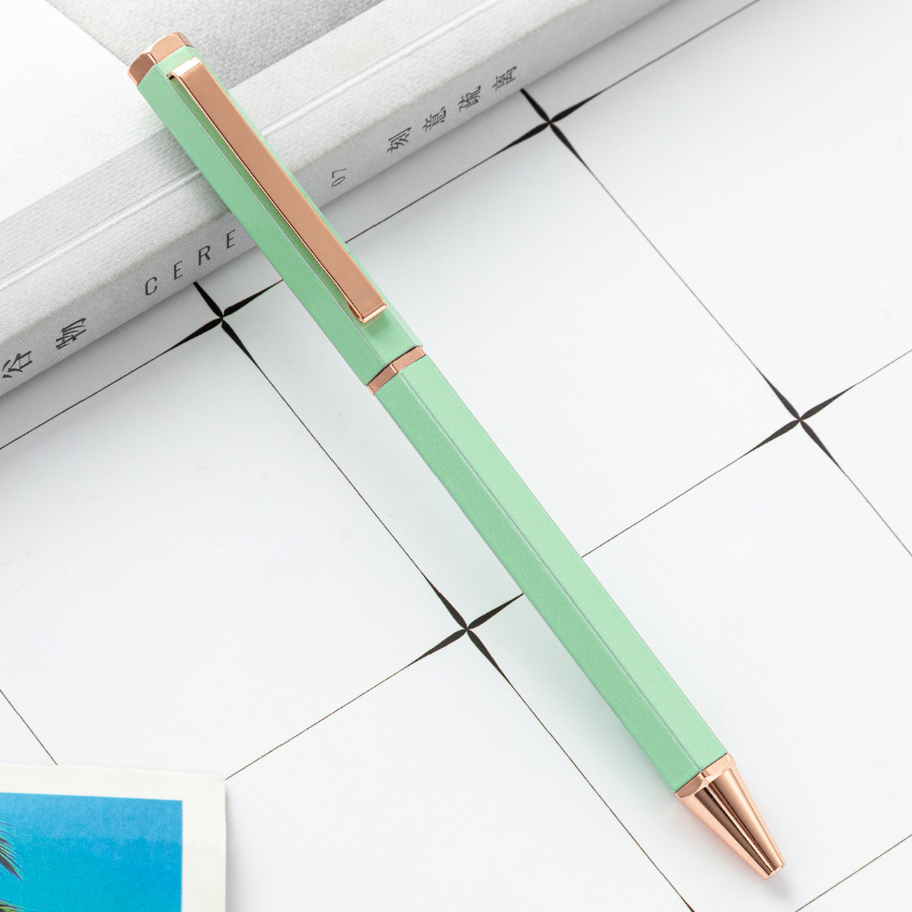 Nuevo bolígrafo hexagonal al por mayor bolígrafo de metal de color macarón simple logotipo láser de alto valor de color bolígrafo