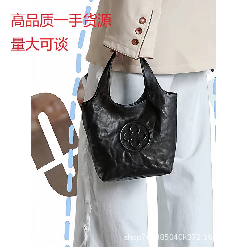 Xu Yiyang's Same Style Kasler Small Basket Handbag in Cherry Blossom Pink, Made of Vegetable-Tanned Leather with a Wrinkled Design, Can Be Used as a Shoulder or Crossbody Bag Xu Yiyang's Same Style Kasler Small Basket Handbag in Cherry Blossom Pink, Made of Vegetable-Tanned Leather with a Wrinkled Design, Can Be Used as a Shoulder or Crossbody Bag