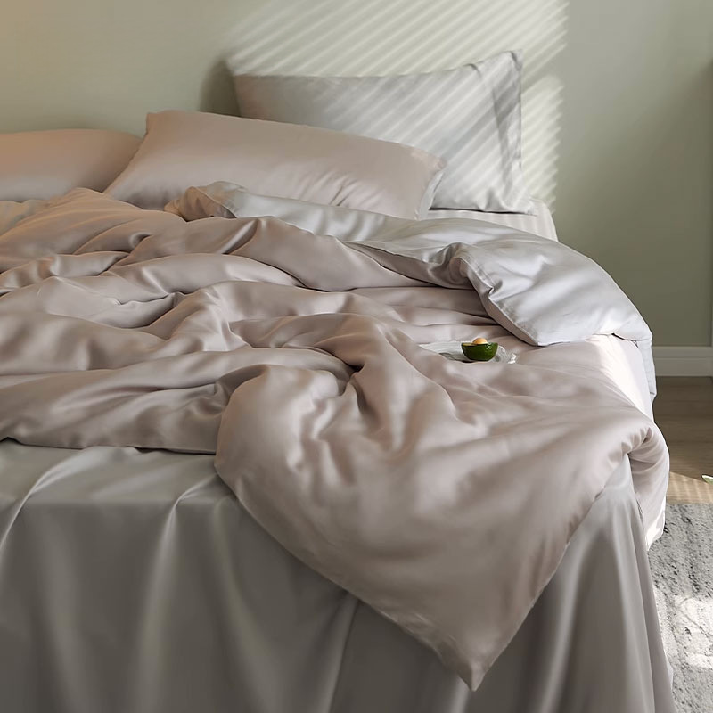 2025 verano fresco juego de cuatro piezas de Tiansi de lujo ligero de alta calidad ropa de cama de seda de hielo cubierta de edredón sedosa ropa de cama desnuda