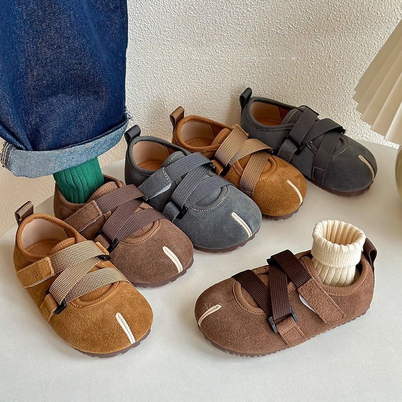 Korean style children's leather shoes 2024 autumn boys and girls Velcro soft bottom single-layer shoes baby popular peas shoes non-slip fashion