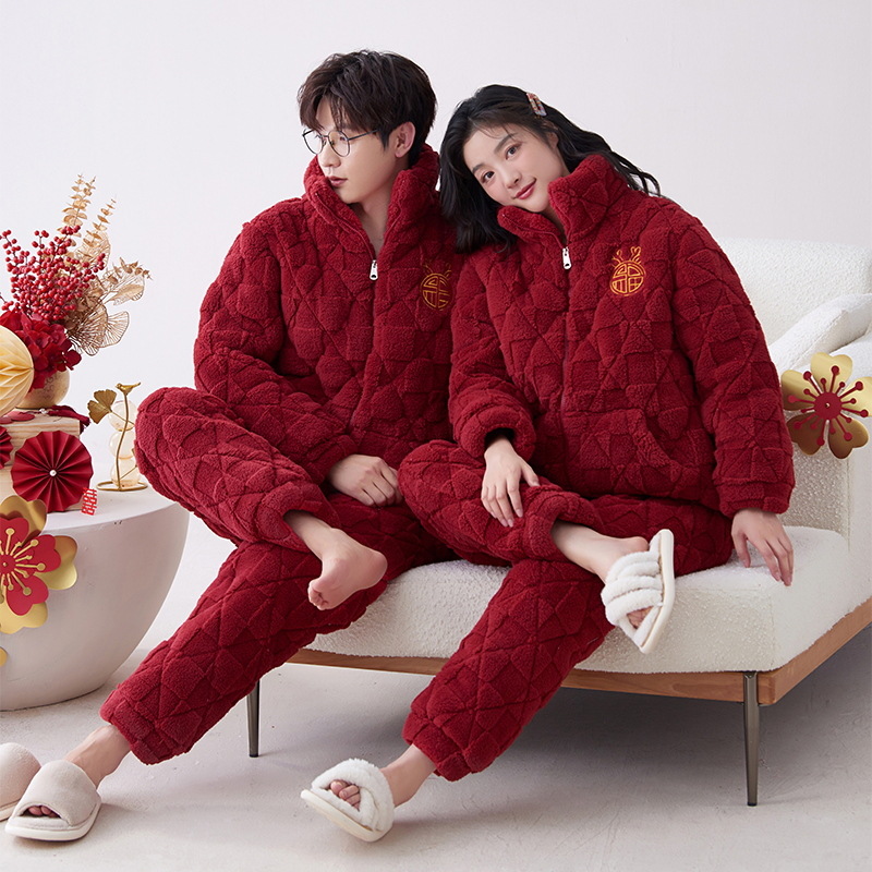 Pijamas de pareja roja de invierno de tres capas acolchadas de lana coral engrosada con forro de lana recién casados hombres y mujeres ropa de hogar de franela