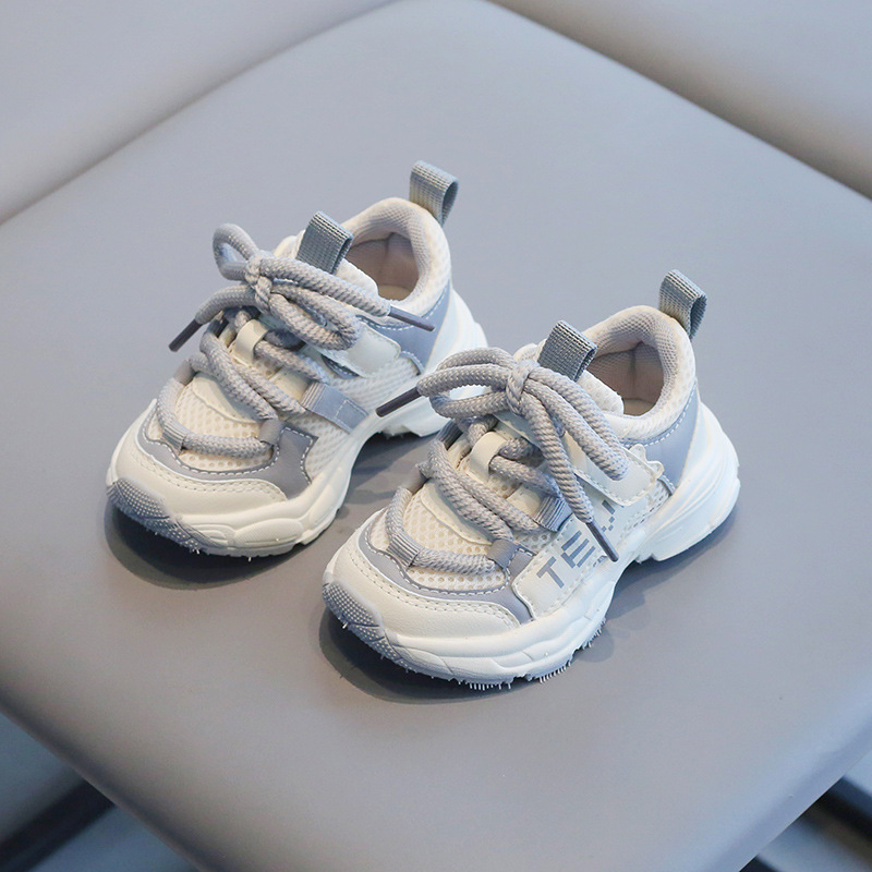 Calzado deportivo para niños primavera y otoño nuevo estilo niño transpirable antideslizante zapatos individuales guapos mujer bebé todo fósforo zapatos casuales coreanos marea