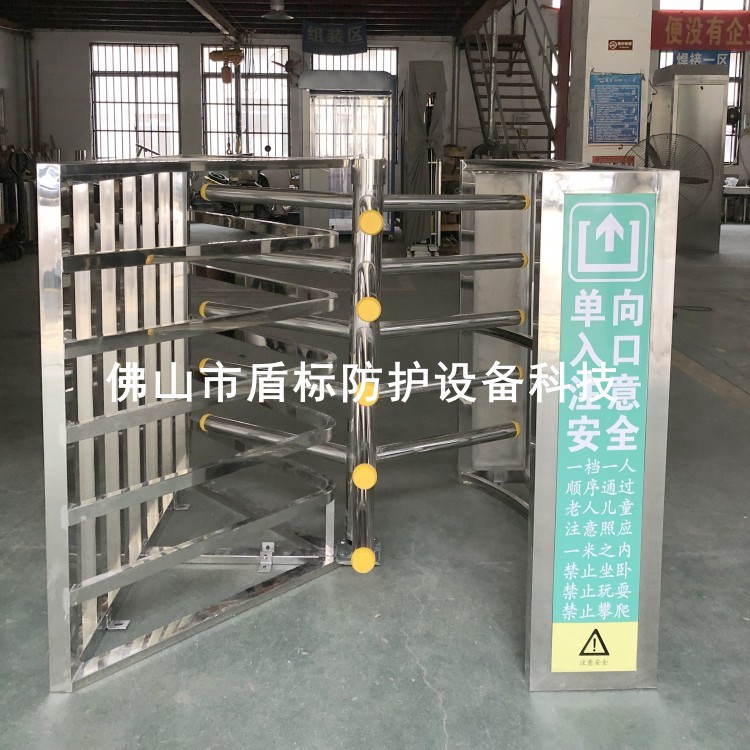 广西钦州高铁站出站口单向手动半高旋转门小区防止逆行旋转道闸门