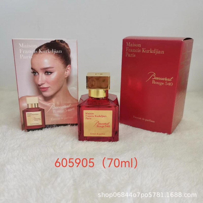 Vietnam comercio exterior transfronterizo Vietnam perfume vestido auto-nuevo robot damas nubes rosadas Dios al por mayor