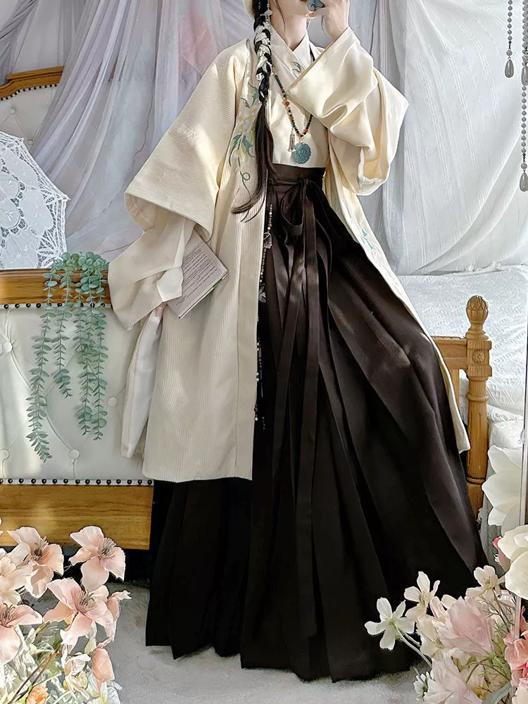 Genuine Hanfu, warm pleated skirt