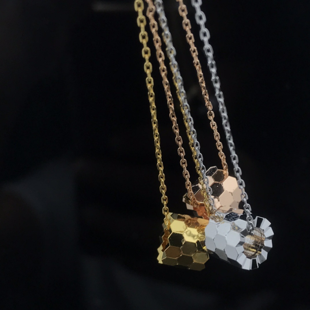 Golden version honeycomb diamond necklace, light luxury and niche necklace, female petite waist pendant, honeycomb collarbone chain_voghion.com