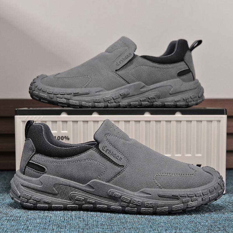 Zapatos de hombre 2025 verano nuevo estilo simple y ligero zapatos de conducción de un pie zapatos de moda perezosos zapatos casuales de suela blanda de seguro laboral hombres