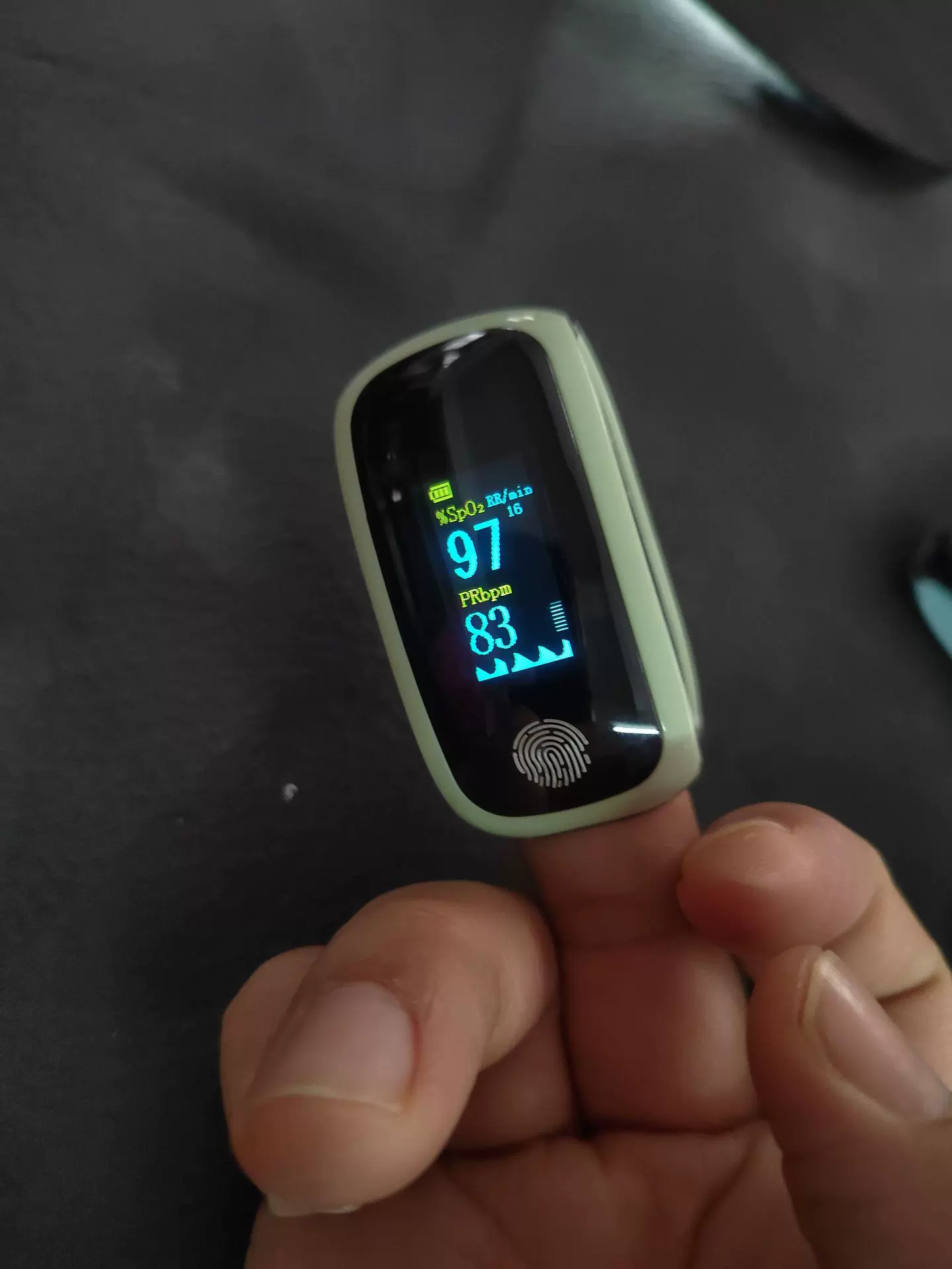 外贸指压指夹式可充电脉搏血氧仪彩屏触摸智能款血氧计Pulse Oxim