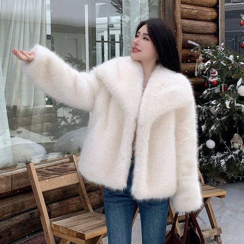 Autumn and Winter 2026 New Eco-Friendly Fox Fur Coat for Women with a Lapel Collar, Thickened, Fashionable, Young Style Overcoat