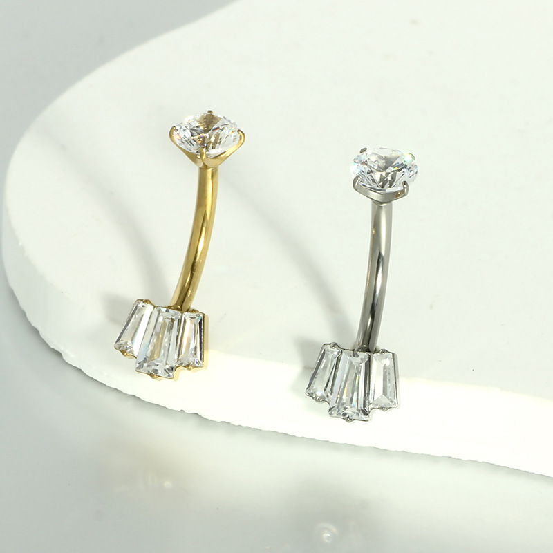 16G labret stud size and finish detail