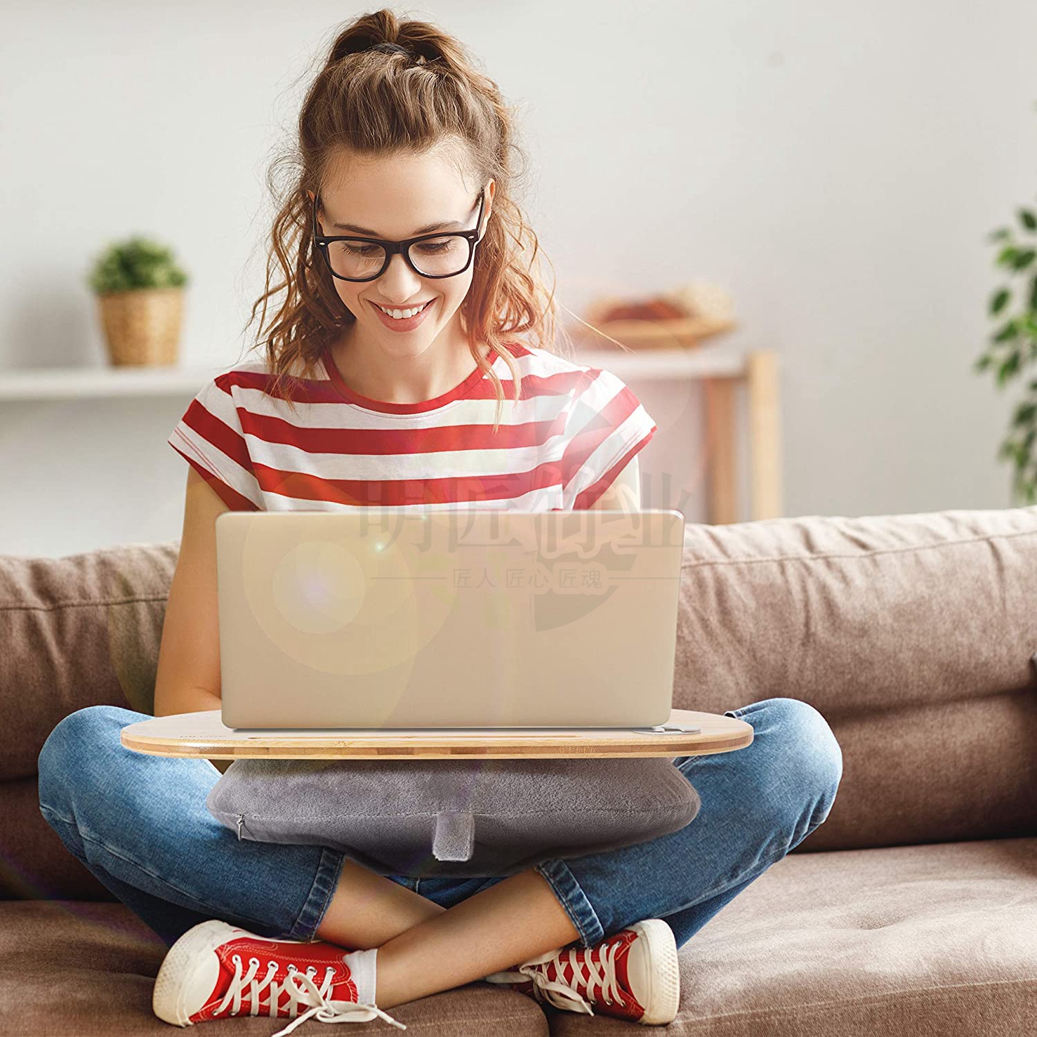 Laptop cushion for sofa and be