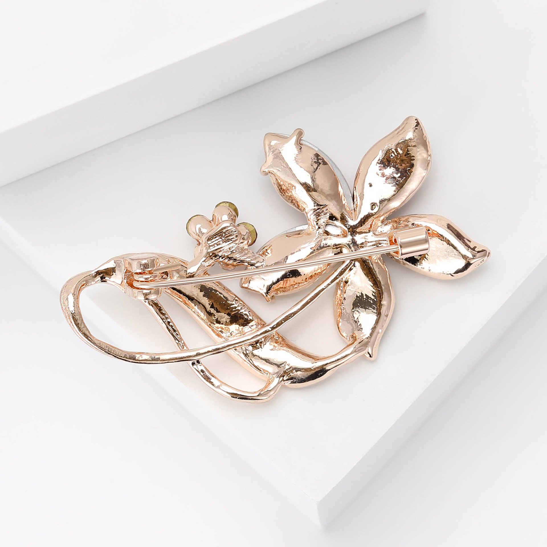 Women's Gender Elegant Glam Pin Flower Alloy Rhinestones Women's Brooches