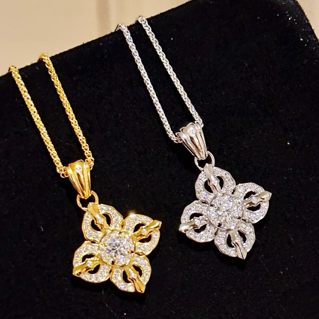 四叶花金刚杵项链复古四叶草造型高级感满钻百搭锁骨链小红书爆款