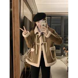 皮毛一体外套女装秋冬2023新款法式复古牛角扣翻领加厚长袖机车服