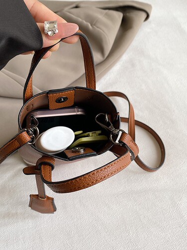 Ladies' Mobile Phone Bag 2025 New Model Lightweight Hand-held Grid Single Shoulder Bag for Women, Unique and High-end Crossbody Small Square Bag, Trendy