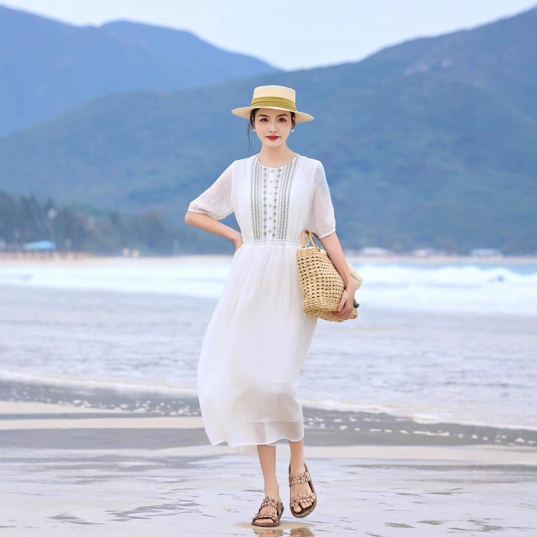 2025 летний новый белый элегантный тонкий рами с крученой вышивкой короткий пятиминутный рукав тонкое платье большого размера