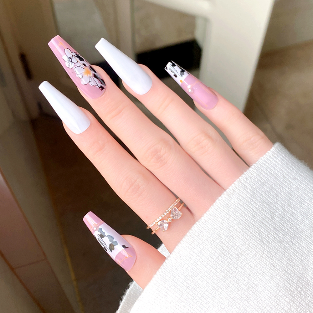 Estilo caliente europeo y americano, flores de uñas de desgaste, parche de uñas postizas de sentido avanzado, uñas de ballet trapezoidal largas, piezas de uñas al por mayor