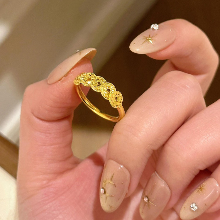 金色の砕氷氷の銅銭の指輪の女性の軽豪華な高級感の指輪は口の指輪のファッションを調節することができます。