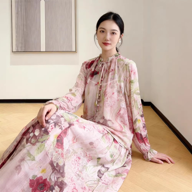 French-Style Rose Floral Rayon Print Set with Ruffled Stand-Up Collar Shirt + Large Flared Skirt, Gentle Style Two-Piece Set