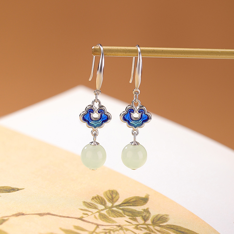 Bông tai bạc S925 đá ngọc bích tự nhiên họa tiết mây lành phong cách tân cổ điển — Một đôi
