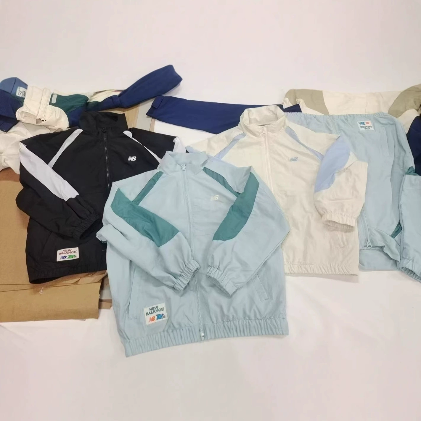 25 новой детской одежды для мальчиков и девочек, универсальные повседневные спортивные куртки, весенние тонкие куртки, модные куртки