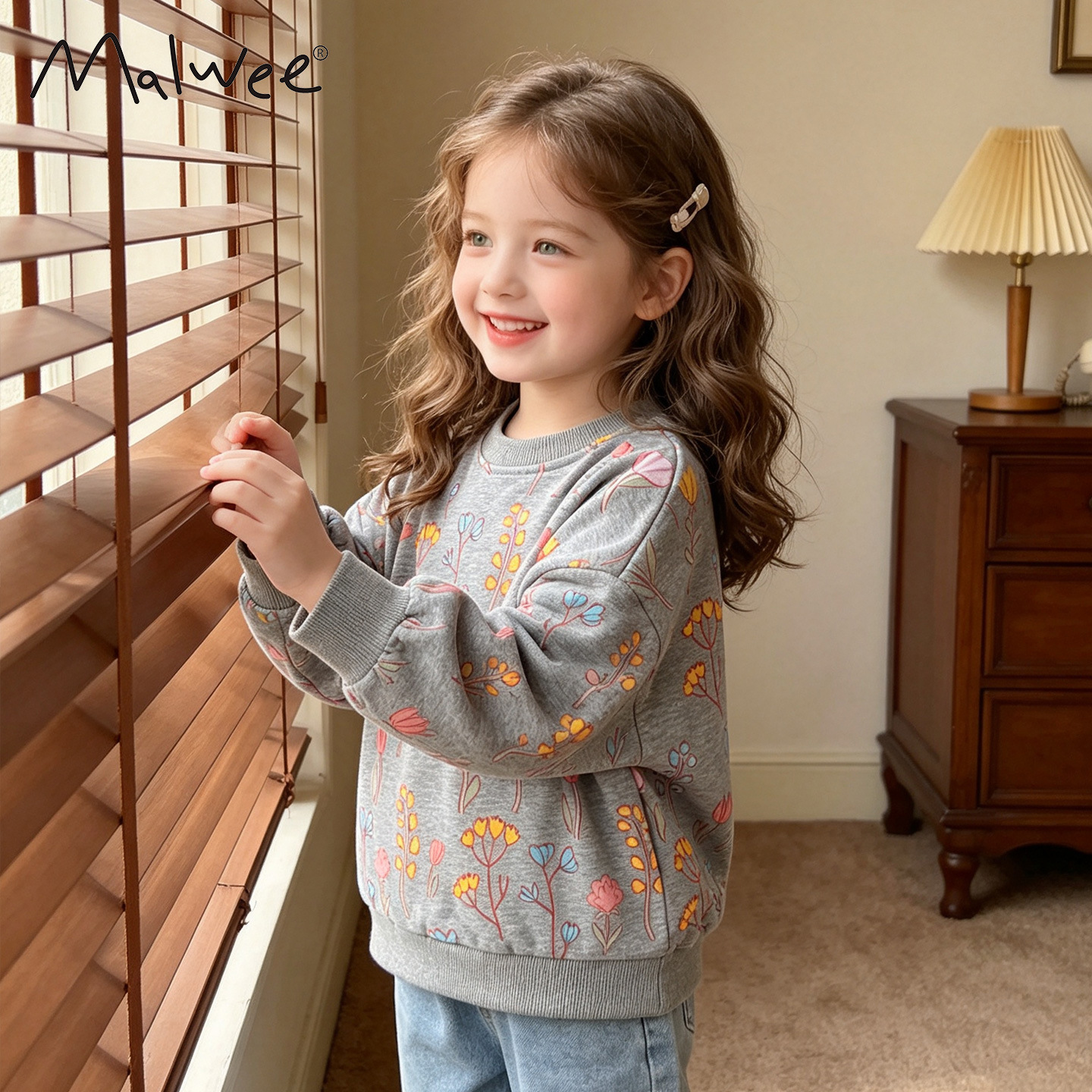 Malwee Girls' Casual Sweatshirt, Autumn New Style, European and American Style, Stylish Printed Round Neck Long Sleeve Top for Toddlers
