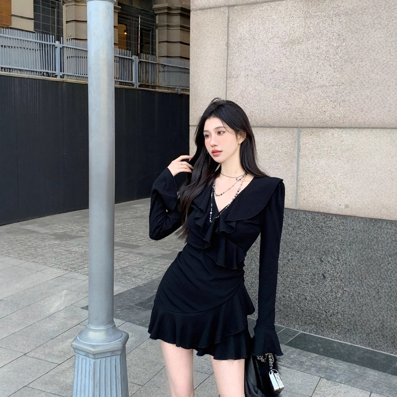 Pure Lust Style Sexy V Neck Long-Sleeved Dress for Women Autum 2025 New Slimming Look Ruffled Black Hip-Hugging Short Skirt