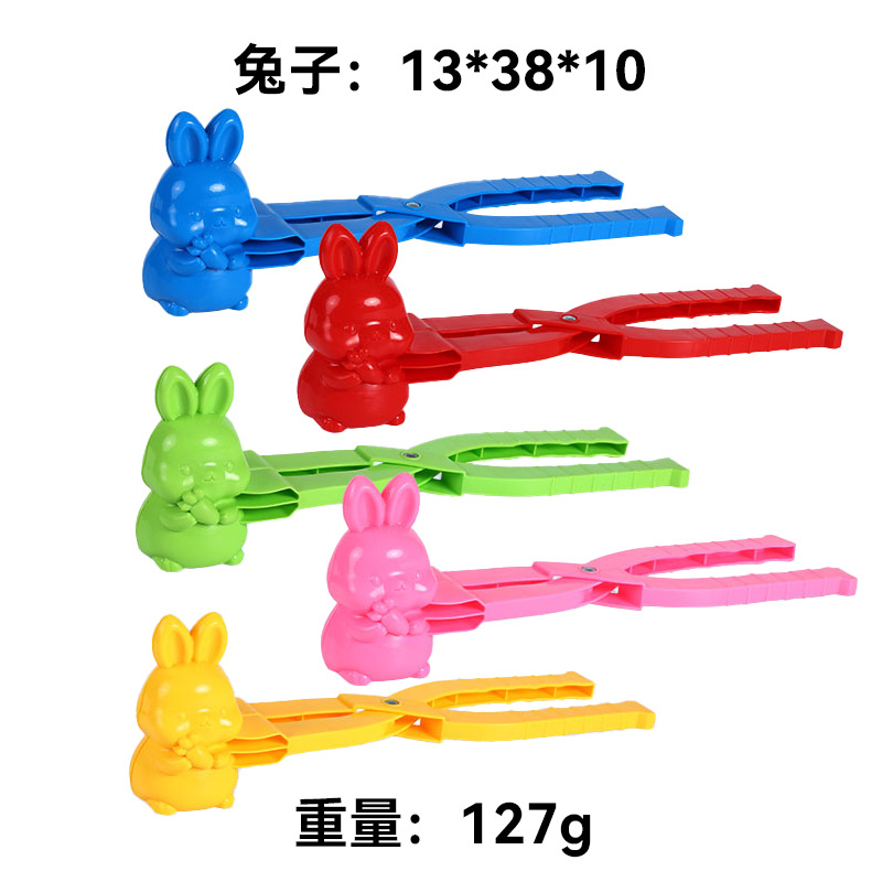 雪玉は子供のおもちゃネットの赤い雪のボールを挟んで髪を挟みます。