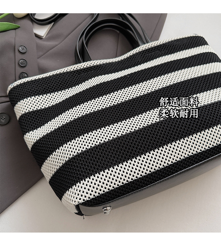 Fashionable large-capacity commuting bag for women 2025 new style, single-shoulder bag for going out to work, casual color-blocking tote bag Application Scenario