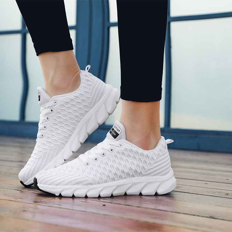 Nuevos zapatos de mujer de tela de vuelo coreano versátil zapatos de mujer ligeros cordones zapatos deportivos de moda casuales