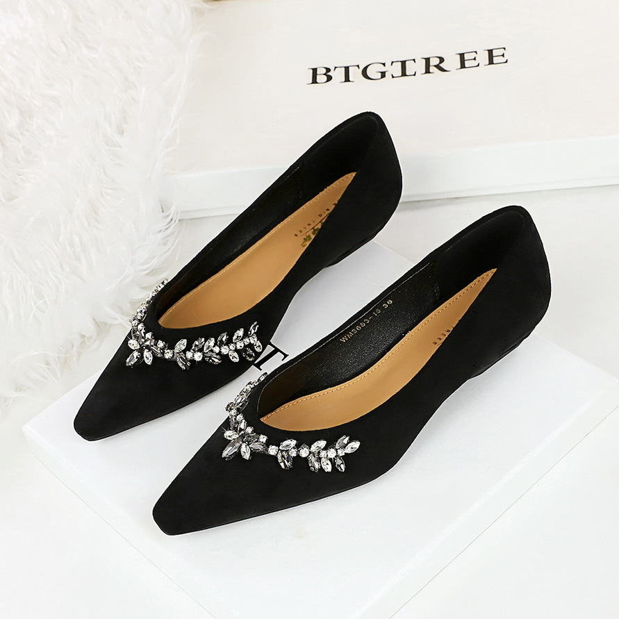 3683-H68 French style light luxury pointed toe rhinestone chain decorative single shoe suede shallow mouth sloping heel low heel versatile women's single shoe