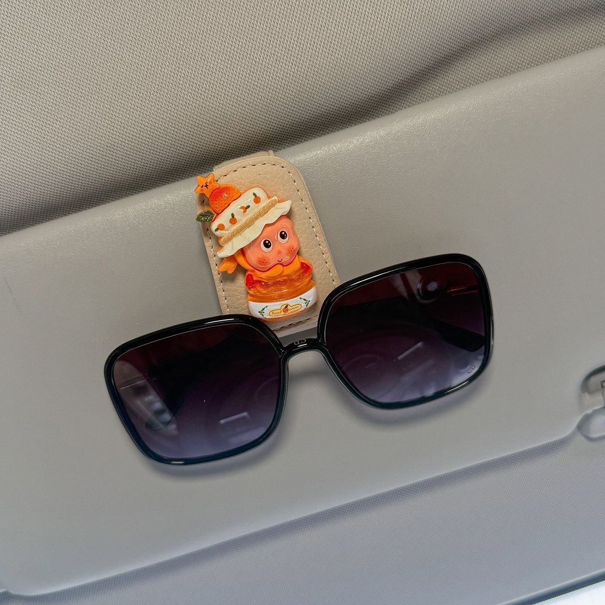 Car glasses holder with star design, sunglasses clip for car interior, sun visor magnetic storage rack for women